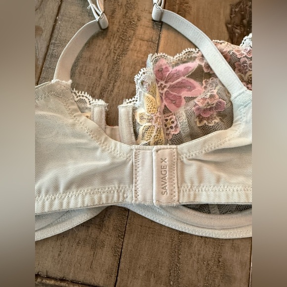 SAVAGE X Fenty Mod Poppy Lace Bra, size 36C - Picture 9 of 11